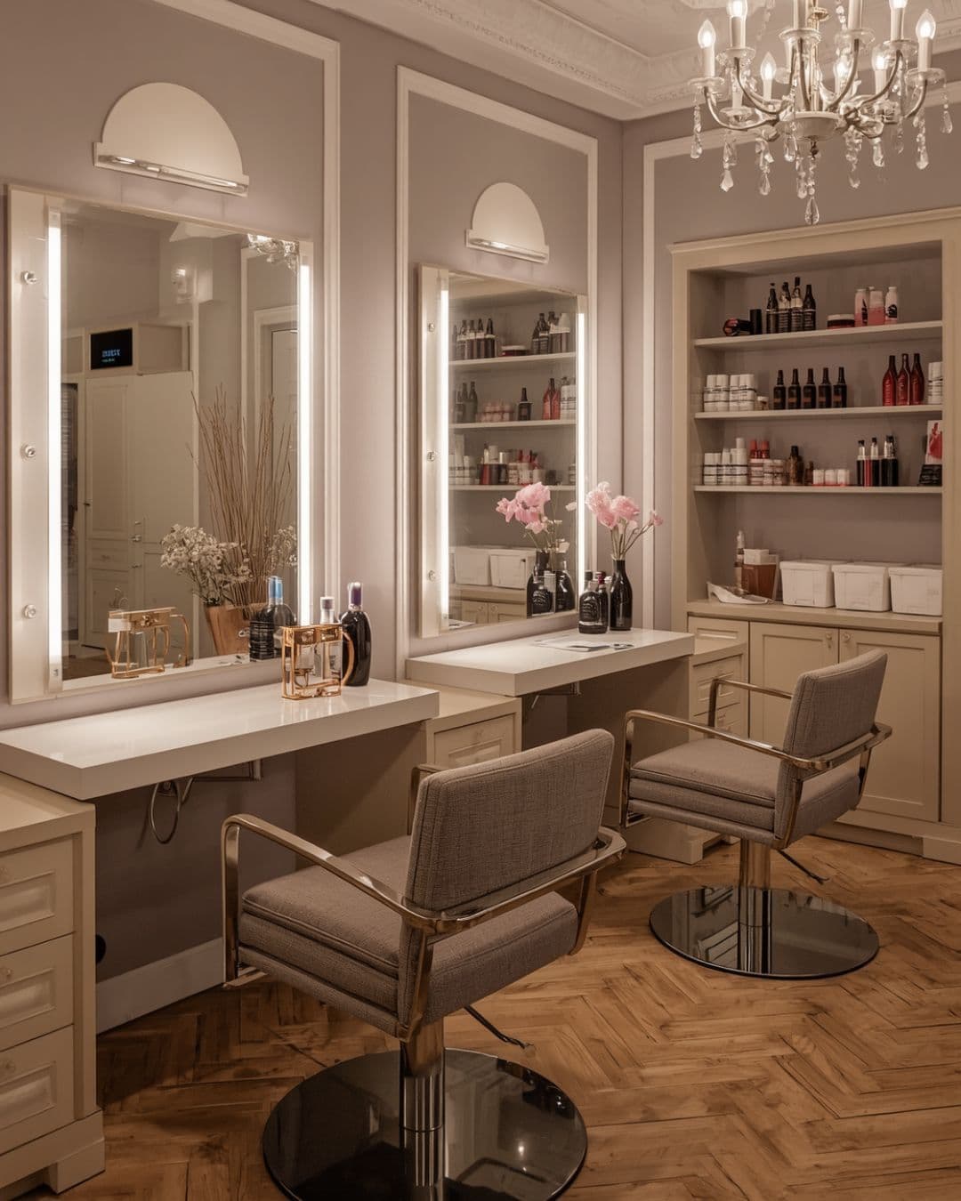 Salon & Parlour